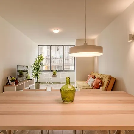 Travel And Live Apartment