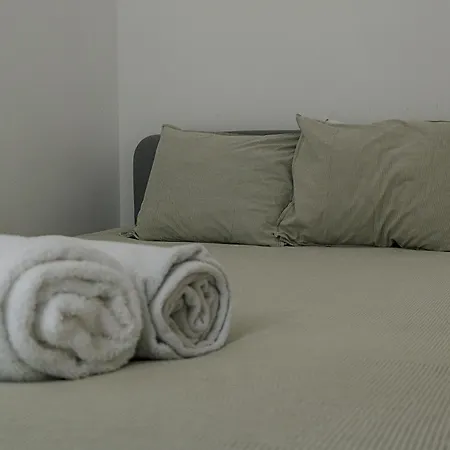 Travel And Live Apartment