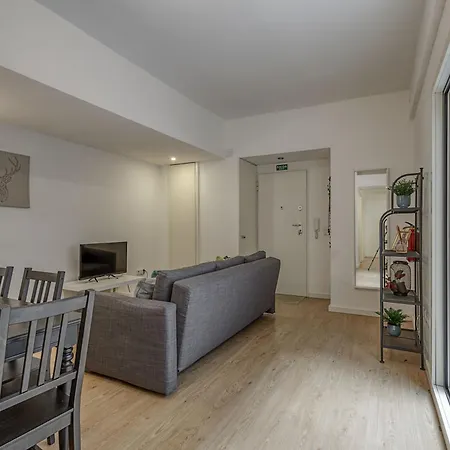 Travel And Live Apartment