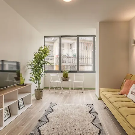 Travel And Live Apartment *