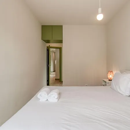 Travel And Live Apartment