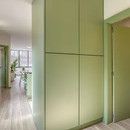 Travel And Live Apartment