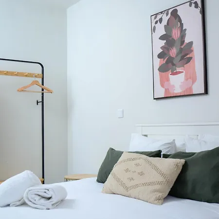 Travel And Live Apartment