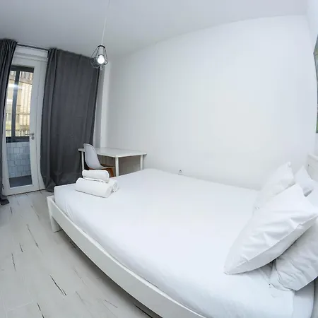 Travel And Live Apartment *