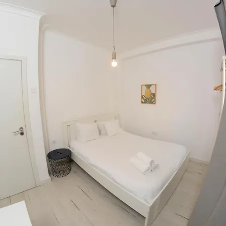 Travel And Live Apartment
