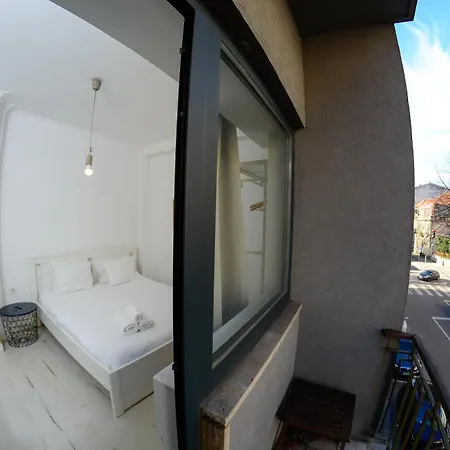 Travel And Live Apartment *