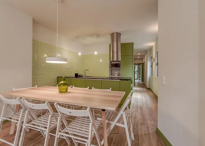 Travel And Live بورتو