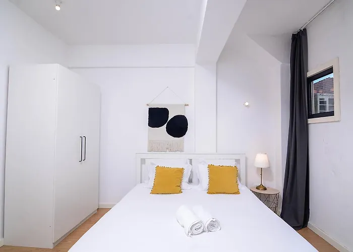 Travel And Live * Porto