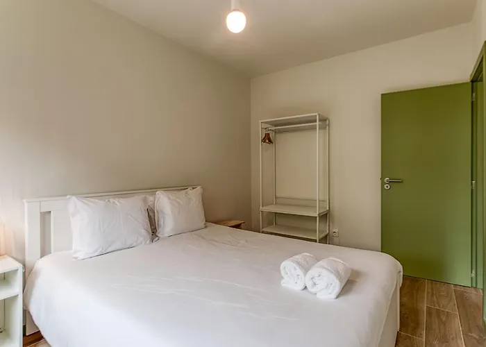 Travel And Live Porto