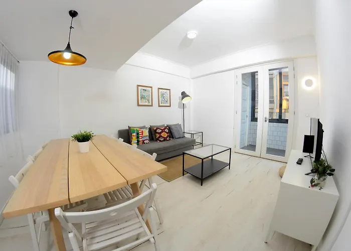 Travel And Live * Porto