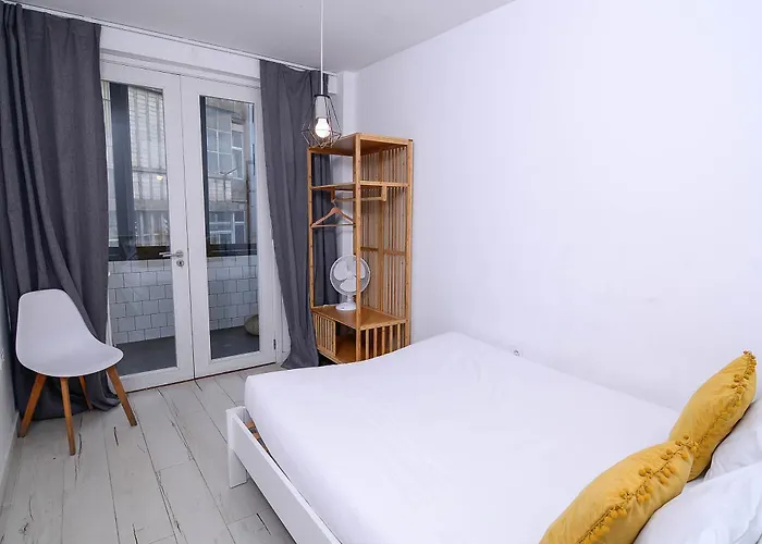 Travel And Live Porto